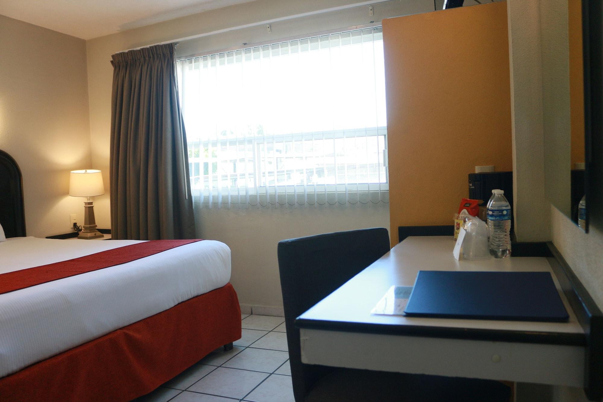 Howard Johnson By Wyndham Guanajuato Leon Avenida Exterior photo