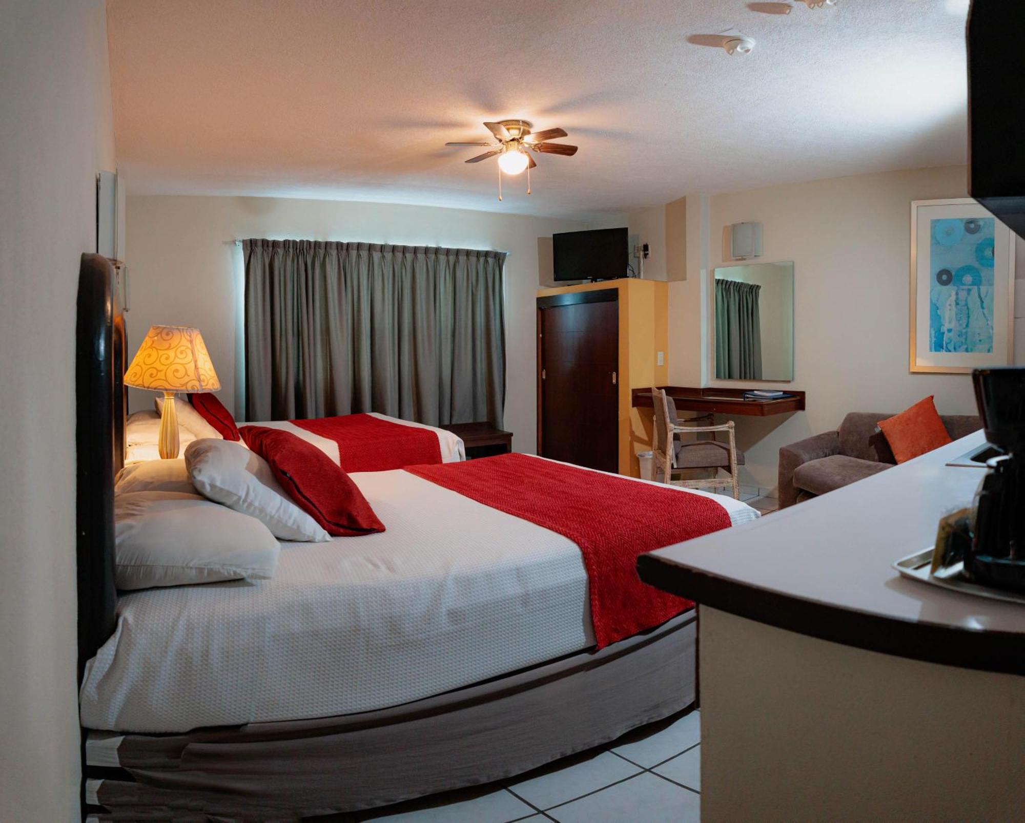 Howard Johnson By Wyndham Guanajuato Leon Avenida Exterior photo