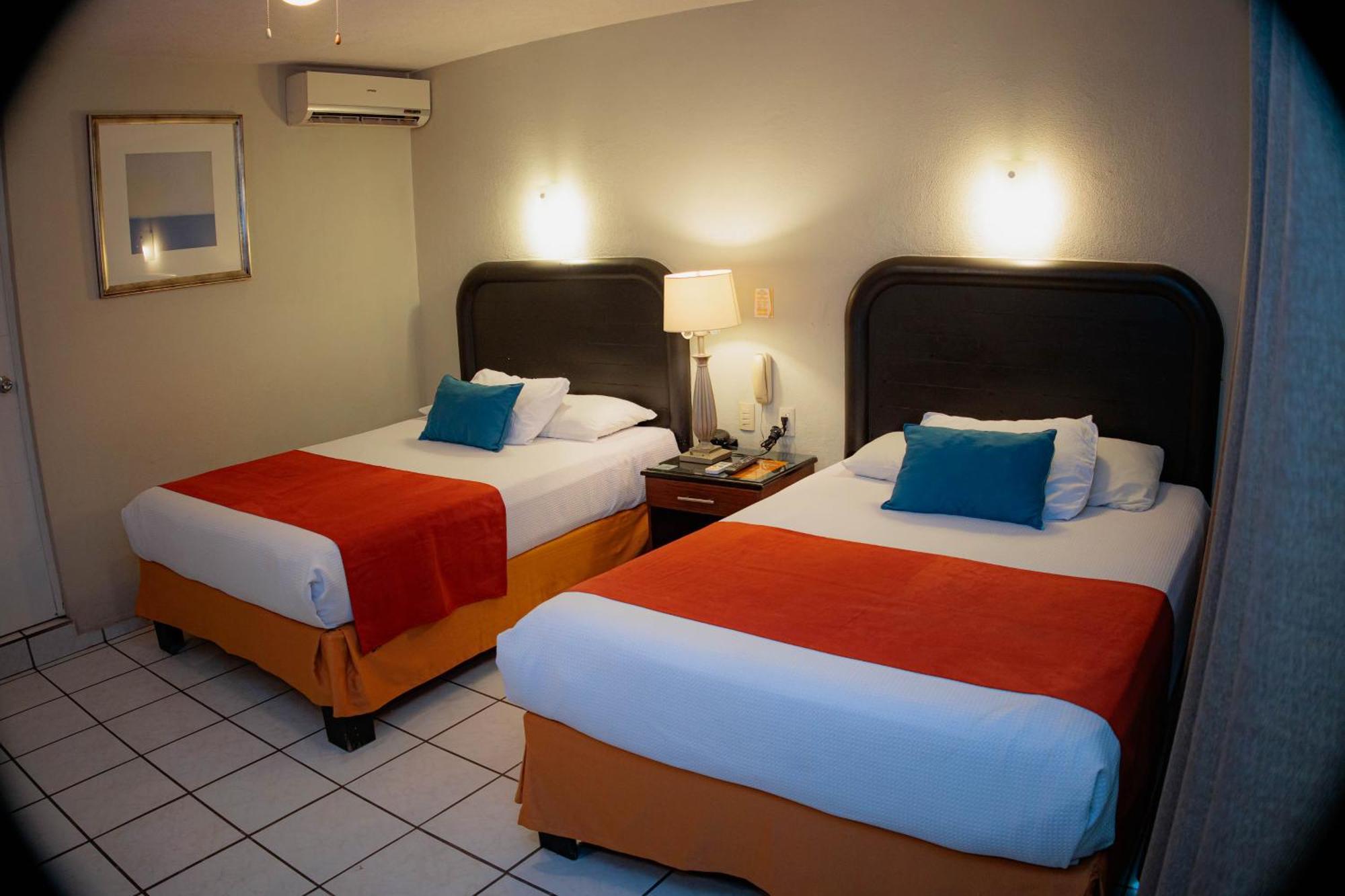 Howard Johnson By Wyndham Guanajuato Leon Avenida Exterior photo