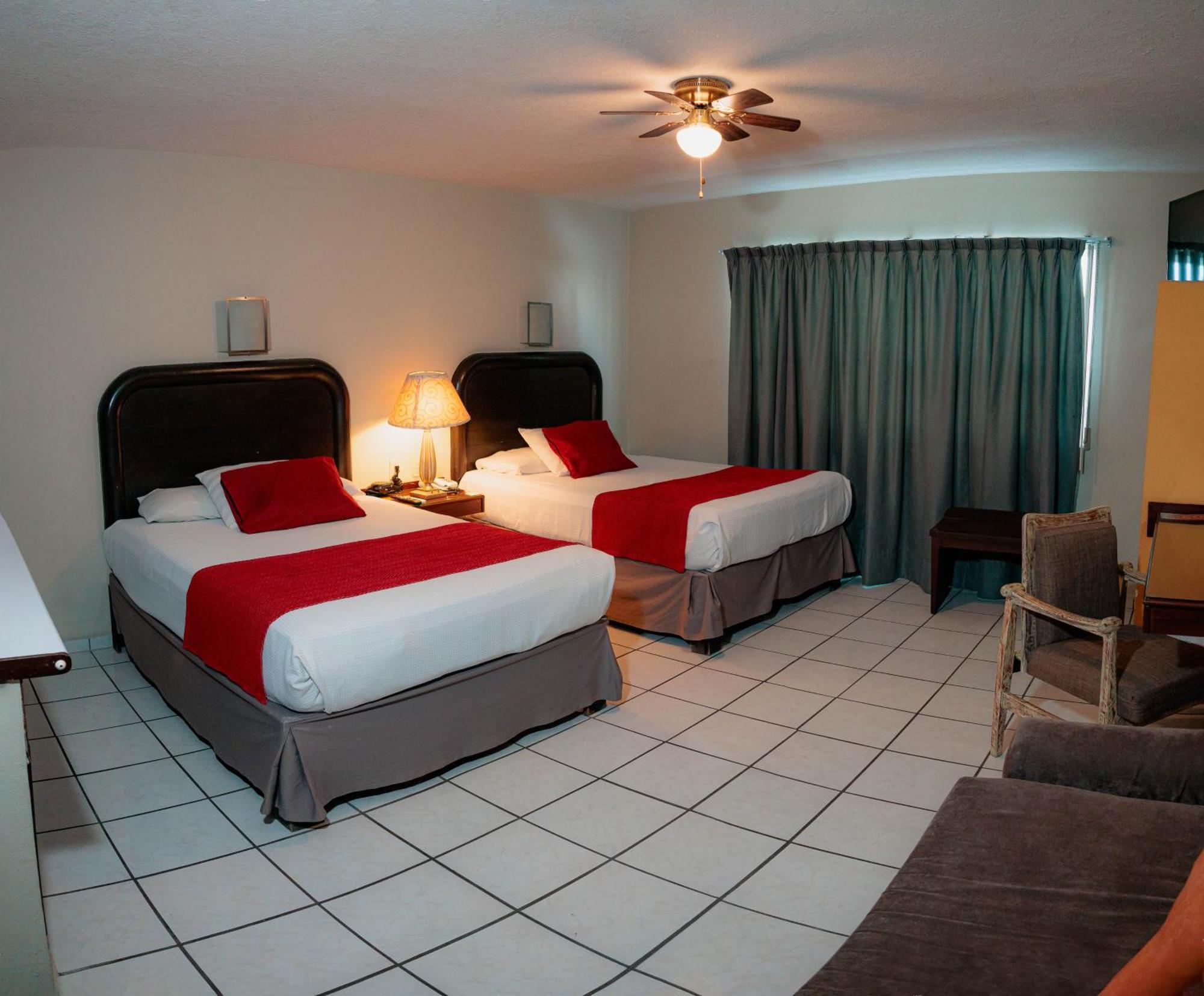 Howard Johnson By Wyndham Guanajuato Leon Avenida Exterior photo